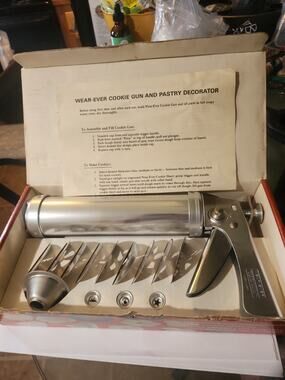 NEW Vintage Wear-Ever Aluminum Cookie Gun & Pastry Decorator Holiday Christmas